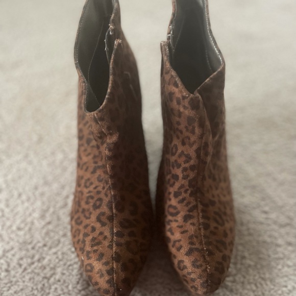 Leopard Wedge Booties Size 10 - Picture 5 of 6